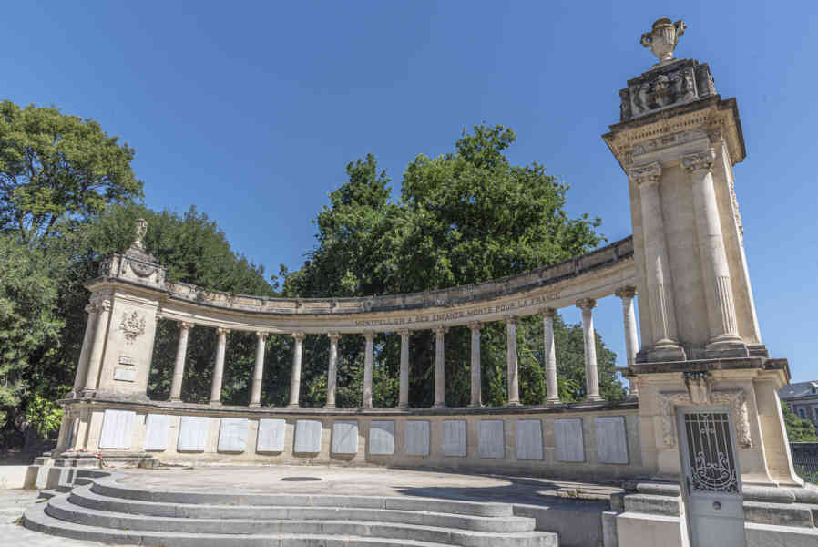 Francia - Montpellier 032 - monumento a los Hombres Caídos por Francia.jpg